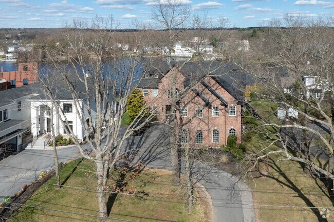 New Homes built on Lake Quinsigamond in Worcester.