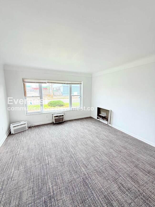 15601 Schoolcraft Rd unit 1, Detroit, MI 48227 - photo 6