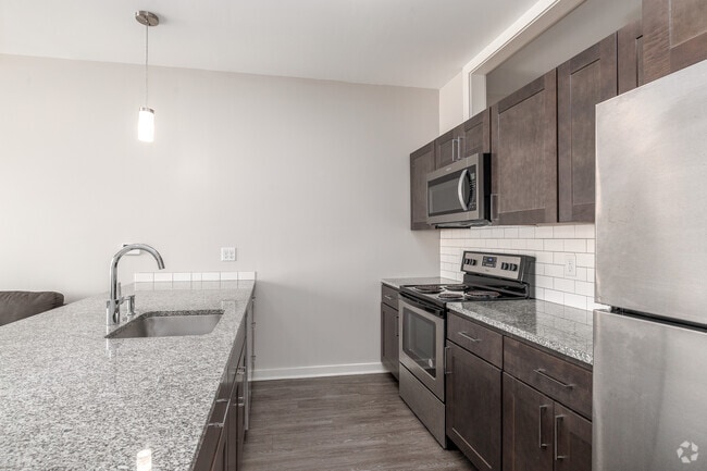 1BR, 1BA - 700SF - Kitchen