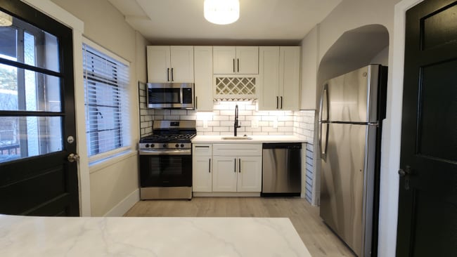 7507 Oxford Dr unit 3rd floor, Saint Louis, MO 63105 - photo 2