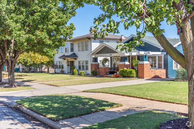 Tree lined streets are abundant in the Jefferson Park neighborhood.