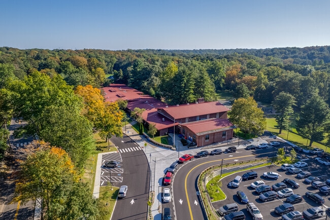 Silvermine Elementary School is conveniently located on Perry Avenue in Norwalk.