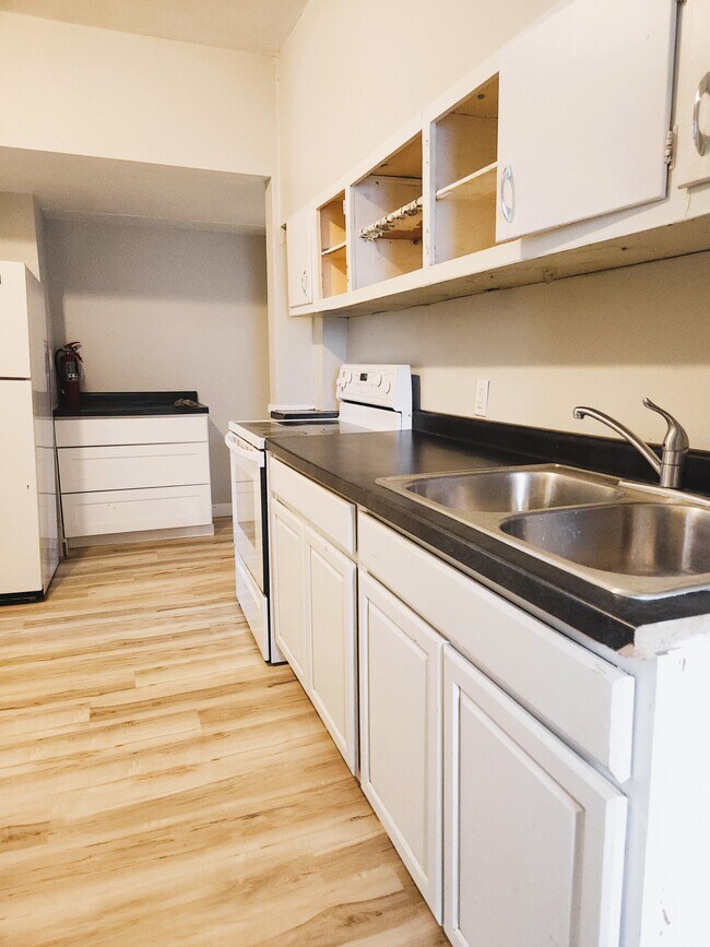 221 E 8th St unit 1, Winona, MN 55987 - photo 2