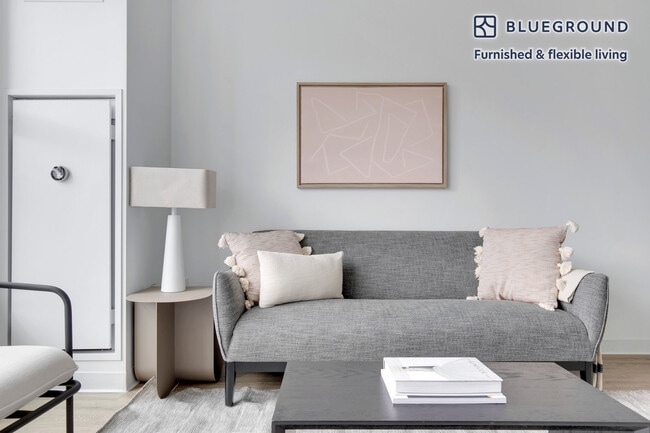 808 W Van Buren St unit FL7-ID531, Chicago, IL 60661 - photo 2