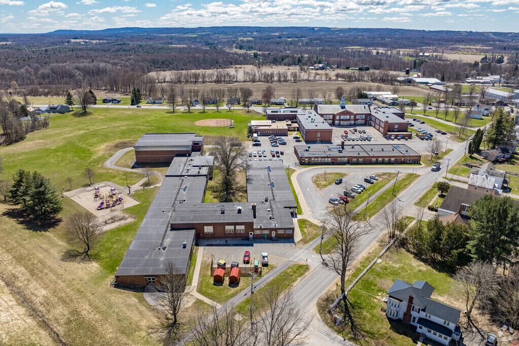 Holland Patent Elementary School is right next to the Middle School in Stittville.