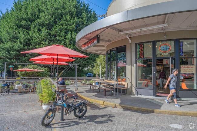 Grab pizza at Vic's Pizzeria just 5 minutes from Indian Creek.