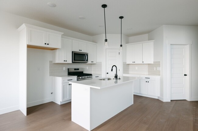 838 N Pugh Ln unit Lot 928, Saratoga Springs, UT 84045 - photo 2