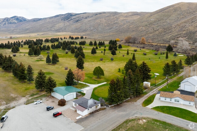 The Montpelier Golf Course is a scenic 9-hole course located on the edge of town.