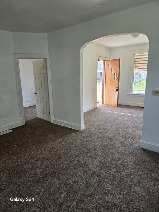 1135 Woodville Rd, Toledo, OH 43605 - photo 5