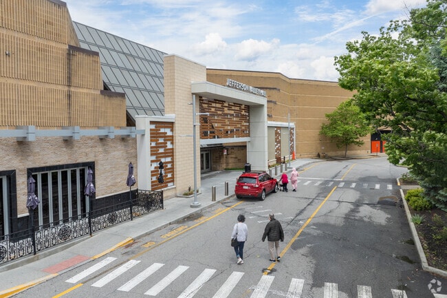 The Jefferson Valley Mall offers Putnam Valley residents shopping choices like Macy's and Dick's Sporting Goods.