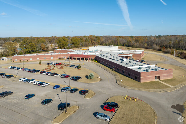There is ample parking at Center Hill Middle School.
