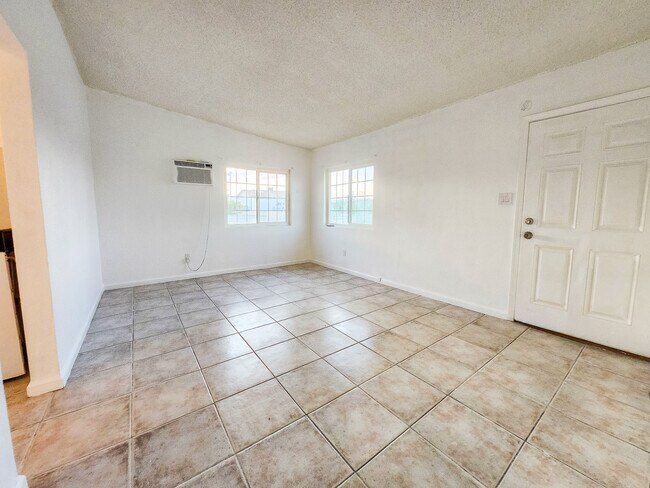 5527 Baileya Ave unit C, Twentynine Palms, CA 92277 - photo 5