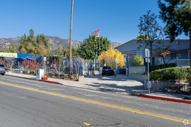 Chamlian Armenian class size is 22 students.