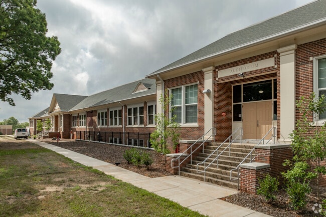 Granite Falls Middle School features a 15:1 student to teacher ratio.