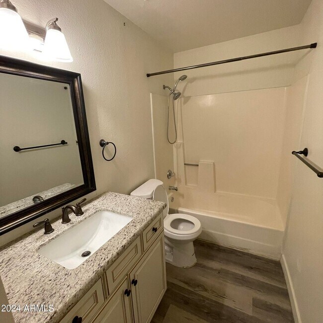 6641 W Ocotillo Rd unit 202, Glendale, AZ 85301 - photo 5