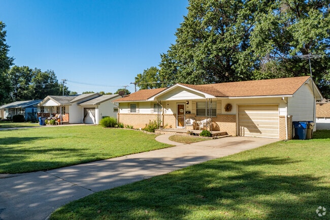 Tree-lined streets showcase homes in quiet Kingman neighborhoods.
