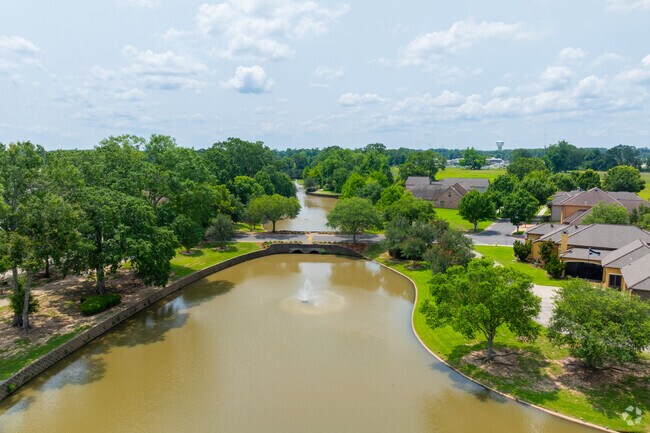 Residents enjoy peaceful walks along Mouton’s tree-lined fountains and lakes.