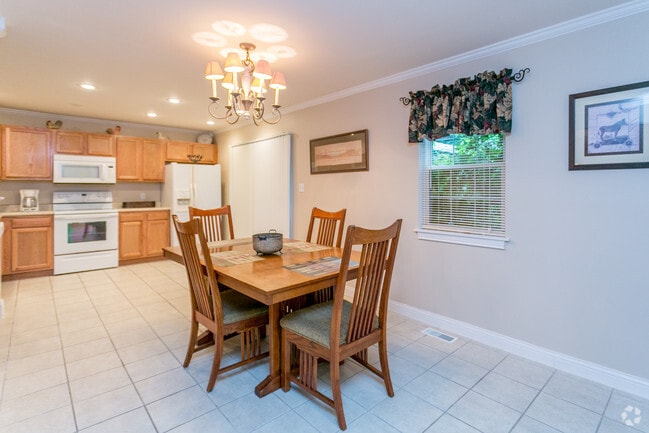 Colonial Crest Apartments, Muncie, IN 47304 - photo 2