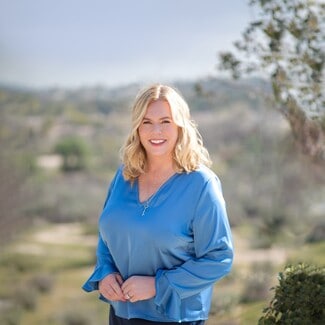 Holly Thompson