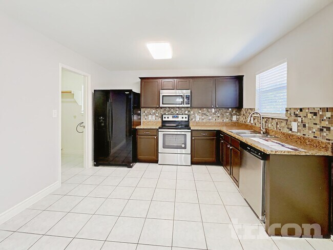 9707 Marbach Bend, San Antonio, TX 78245 - photo 6