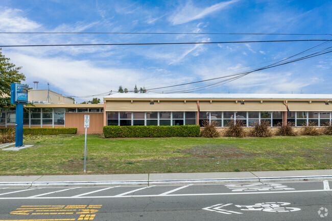 Bay Elementary School scores a B- on Niche.