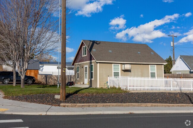 Classic cottage with a white picket fence in Connell.