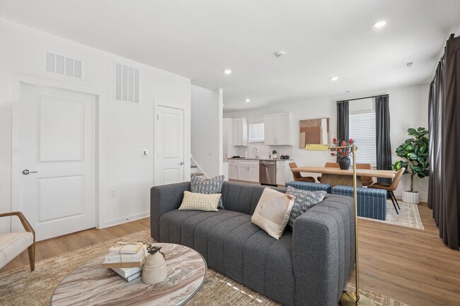 Hamlet Falling Creek - Homes & Townhomes for Rent, Midlothian, VA 23112 - photo 7