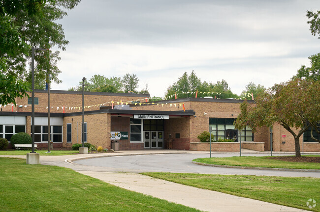 Charles H. Roth Junior High School, Rankings & Reviews - Homes.com