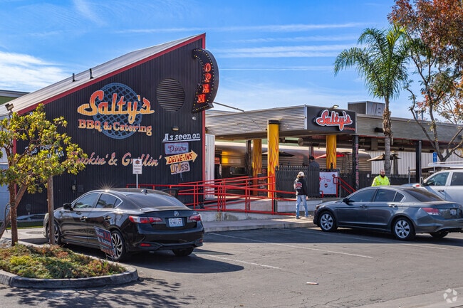 Laurelglen residents enjoy meeting up with friends for lunch at Salty's BBQ.