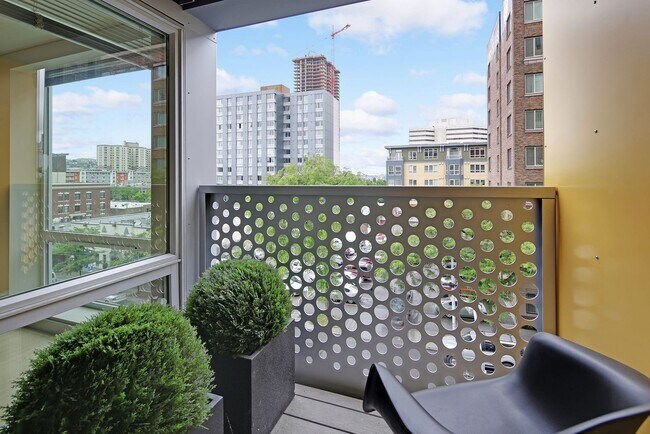 Welcome to Emmons on 3rd: Your Urban Sanctuary in Belltown, Seattle, Seattle, WA 98119 - photo 7