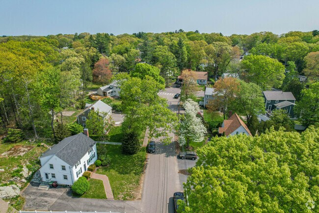 Overview of Creston Rd in Greenlodge.