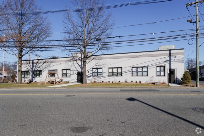 French American Academy of Englewood, NJ teaches students to be bilingual in English and French.