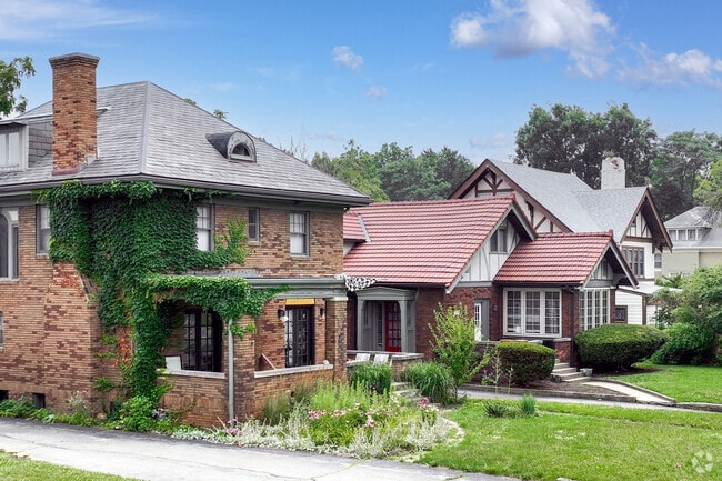 The preservation efforts in Meridian Kessler have maintained the character of this neighborhood.