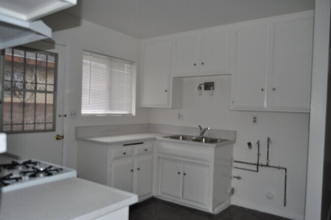 4059 W 137th St unit C, Hawthorne, CA 90250 - photo 4