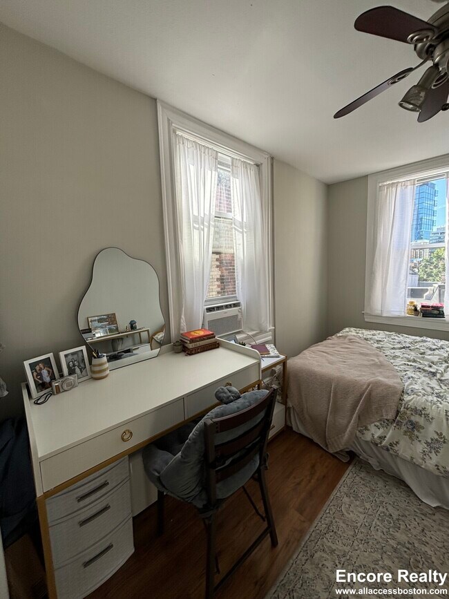 224 Hanover St unit 26, Boston, MA 02113 - photo 2