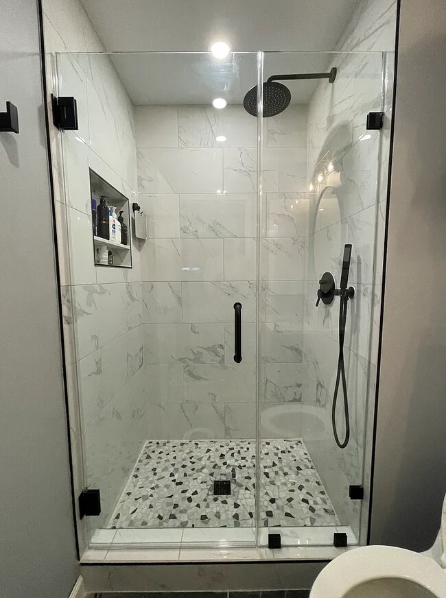 2429 Locust St unit 421, Philadelphia, PA 19103 - photo 3