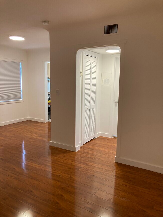 2101 Bay Dr unit 3, Miami Beach, FL 33141 - photo 4