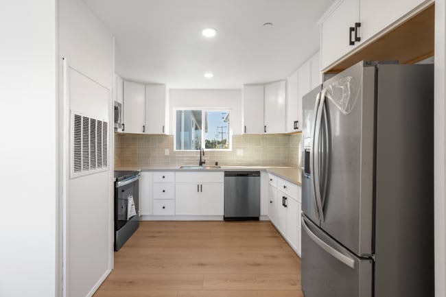 3730 Acacia St unit Building C Unit A, San Diego, CA 92113 - photo 2