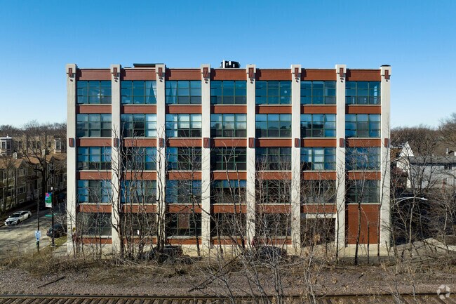 Large modern loft Condominiums are available for new home buyers in Roscoe Village.