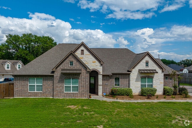 Craftsman style homes in Pasadena often come with spacious front yards.