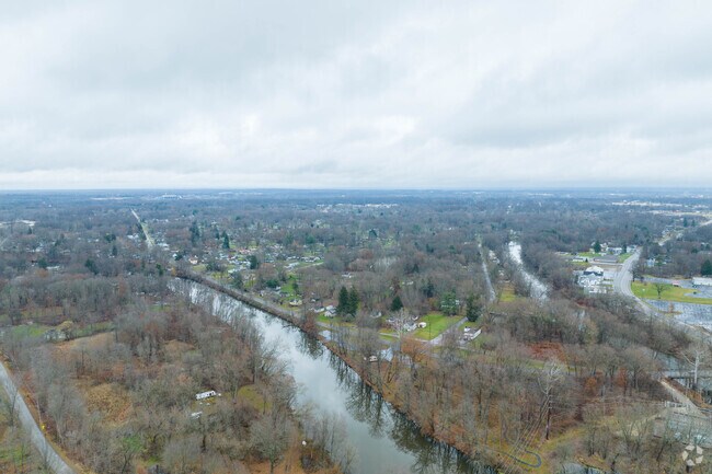 The Mahoning River borders much of Leavittsburg.