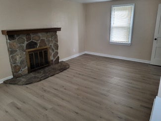 807 Meadow Dr, West Mifflin, PA 15122