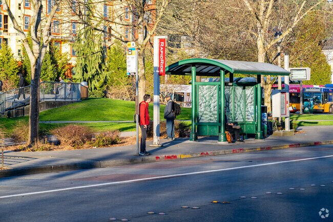 There are many public transit options for commuters in Redmond Washington.