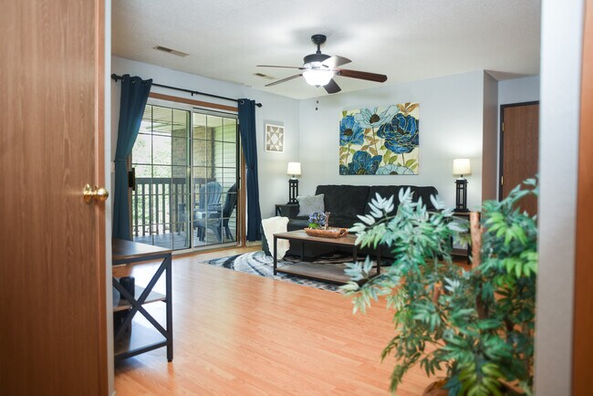 523 Kimberlite St unit 523, Tiffin, IA 52340 - photo 2