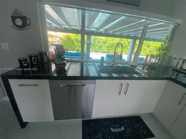 7010 SW 144th Place, Miami, FL 33183 - photo 7