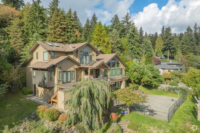 Inland homes in Appleton are surrounded by wooded areas and on private lots.