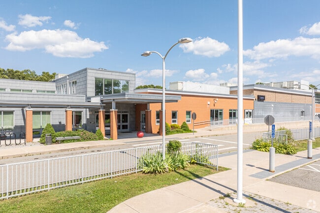 Winthrop STEM Elementary Magnet School is a widely popular educational facility.