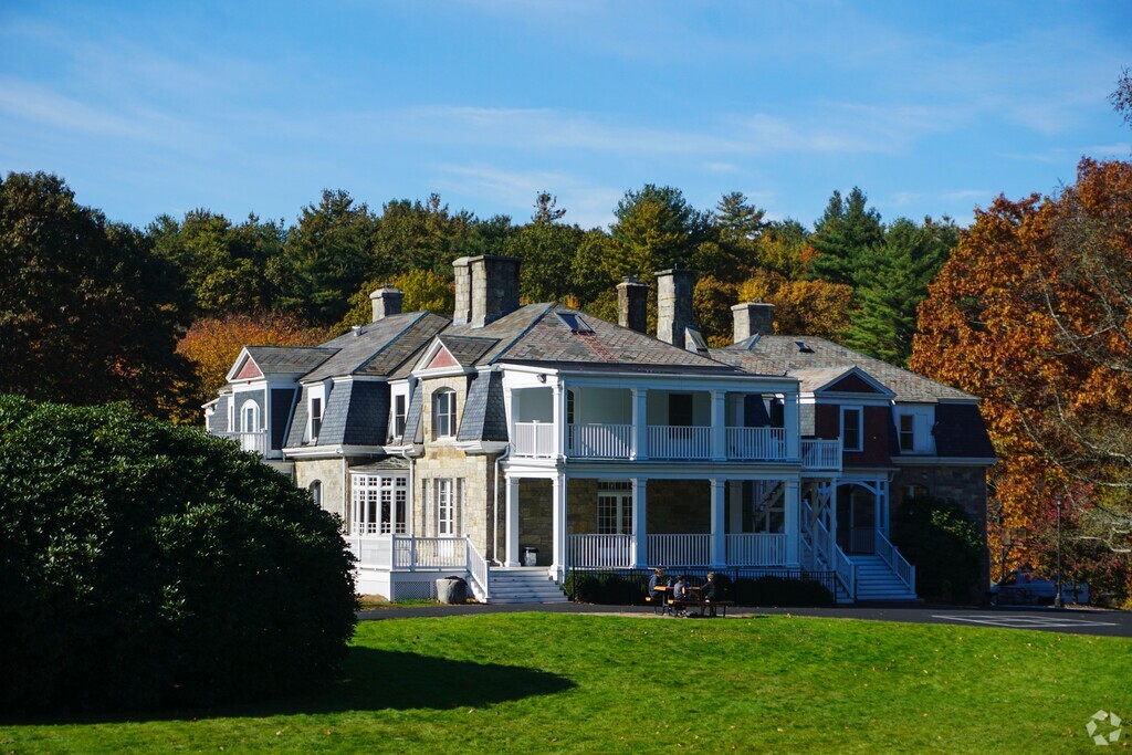Sudbury Valley School serves students in the North Framingham community.
