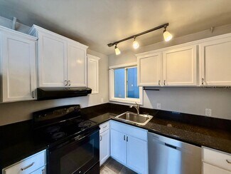 1412 SW Custer Dr Unit Upper View Unit, Portland, OR 97219