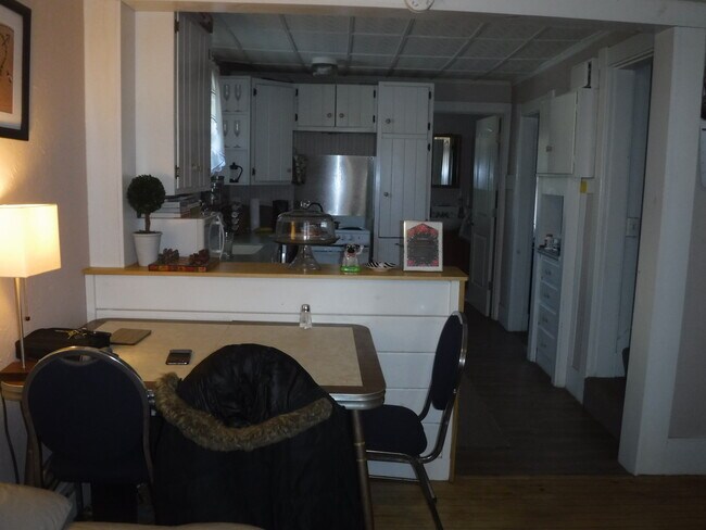 32 College Ave unit 3, Orono, ME 04473 - photo 4